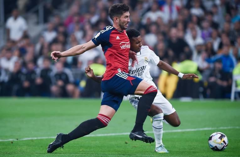 西甲焦点战：皇家马德里主场迎战奥萨苏纳，卫冕冠军的新赛季首秀考验